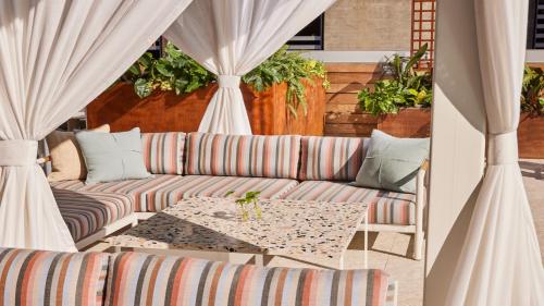 438232081 Kimpton Hotel Palomar Phoenix Cityscape by IHG