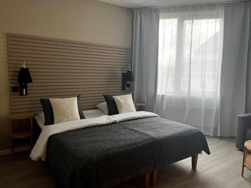 Moss Hotel - image 11