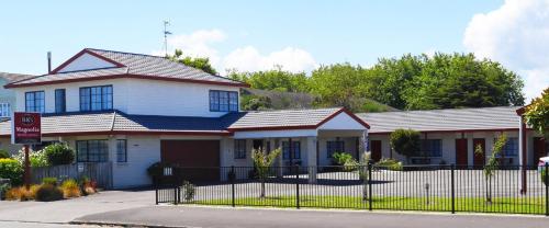 BK's Magnolia Motor Lodge - Accommodation - Whanganui