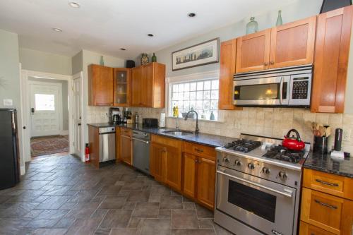 Konyha, Melrose 5-bedroom house in Malden