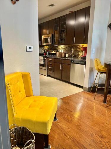 HighRise/Balcony/Luxury/Condo