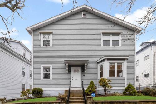 Homey & Spacious 4 Bedroom Unit Near Brown in Providence, USA