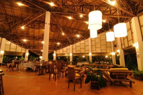 Restaurant, Rachavadee Bankrut Resort near Ban Krut Beach