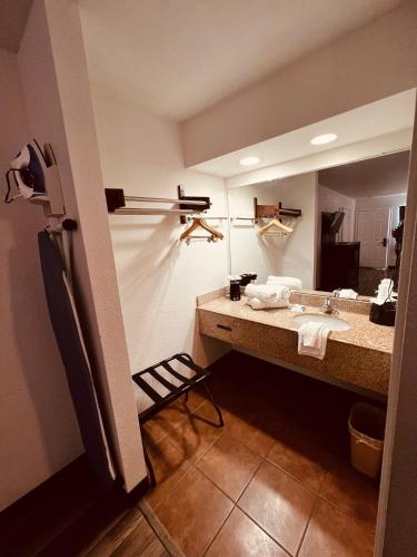 Econo Lodge Inn & Suites Downtown San Antonio Riverwalk Area in San Antonio, USA