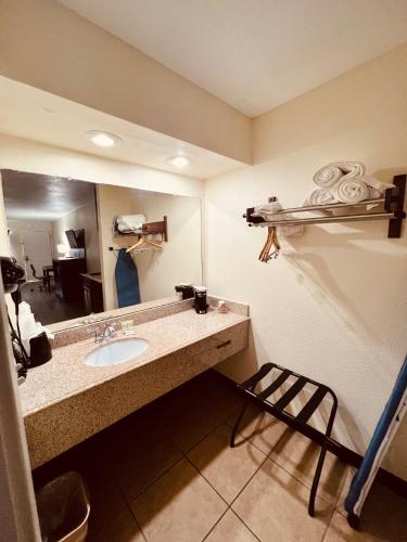 Econo Lodge Inn & Suites Downtown San Antonio Riverwalk Area in San Antonio, USA