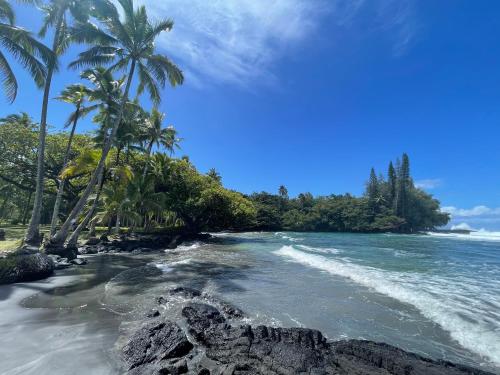Strand, Hale O Malu at Kaloli Point in Hawaiian Paradise Park