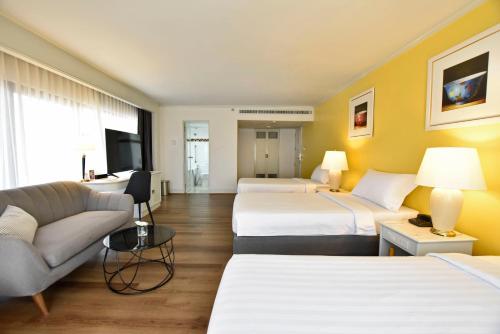 Junior Suite City View image 3