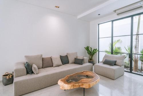 Sundar Villas Estate: Tropical 3BR Villa in Great Location - image 4