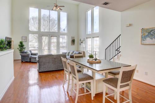 Downtown Houston Townhome with City Views! in Houston, USA