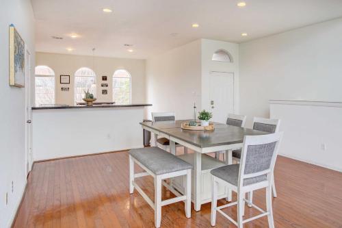 Downtown Houston Townhome with City Views! in Houston, USA