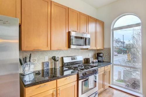 Downtown Houston Townhome with City Views! in Houston, USA