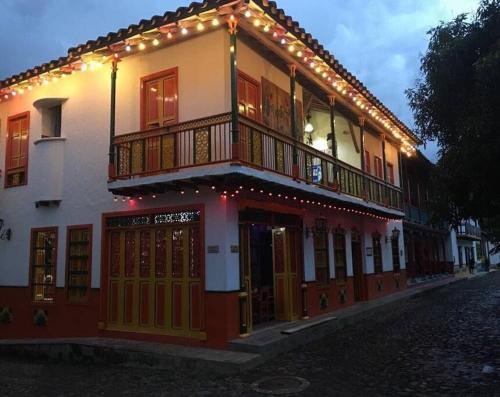 Casa Guayaquil en el Parque Principal Cauca Viejo