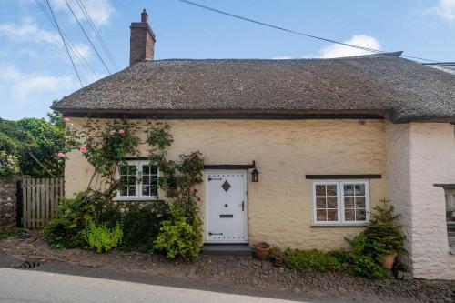 4 Bishops Cottages - River Barle