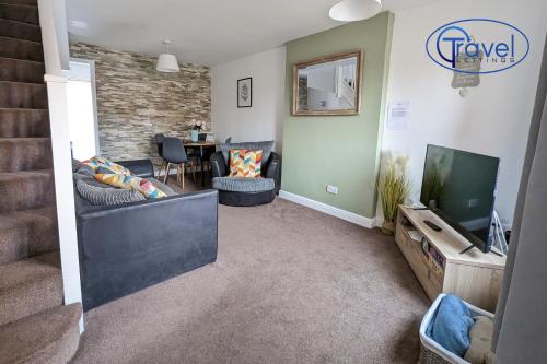 Dean House, 2 Bdrm, FREE Parking, Spacious, Kitchen, Close Motorways photo 1