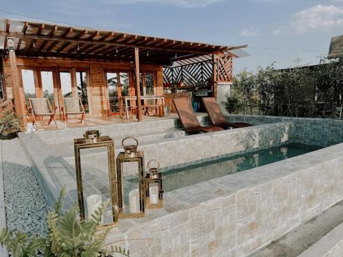 Rancho Oco Pinewood Villa with Swimming Pool in Catandaan