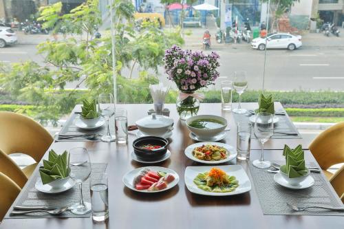 Restaurant, San Marino Boutique Danang in Da Nang