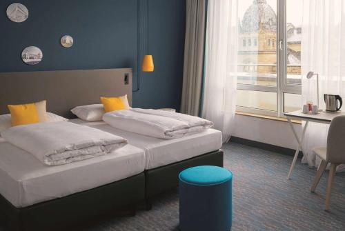 1 queen bed