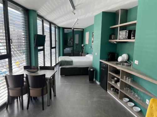 PLAN B City Center Aparthotel 5