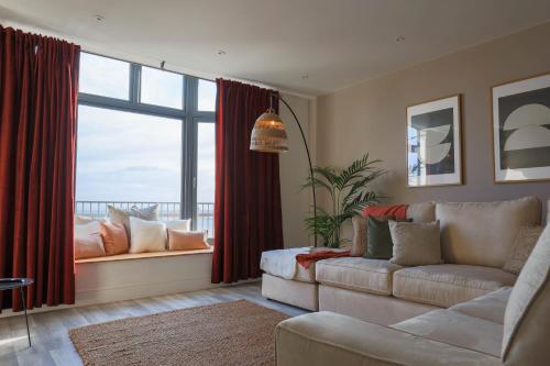 Luxury 1BR Seafront Apartment