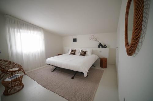 Deluxe King Room image 5