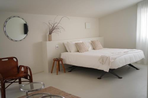 Superior King Room image 8