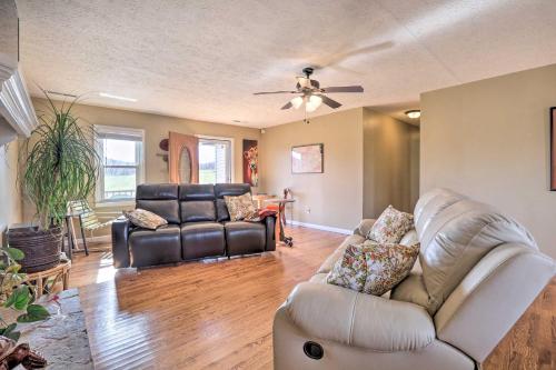 Family Home with Deck, 2 Mi to Lake Cumberland