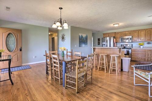 Family Home with Deck, 2 Mi to Lake Cumberland in Monticello, USA