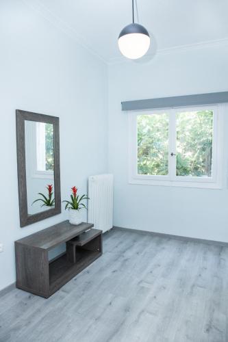 Sunny and minimal apt in Glyfada with 3 bdrm