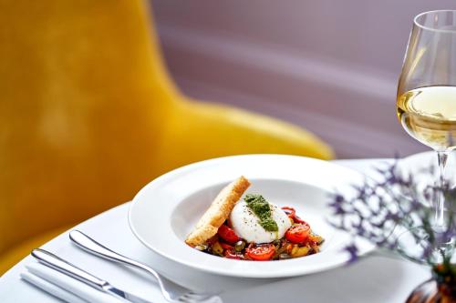 The Kensington Hotel - image 8