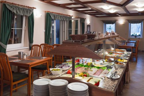 Food and beverages, Hotel Honti Wellness es Konferencia Szalloda in Visegrad