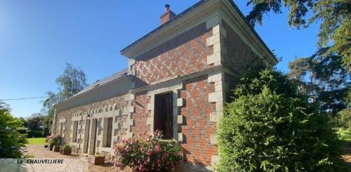 La Chauvelliere, un ecrin de verdure dans un cadre historique in Beaumont-la-Ronce