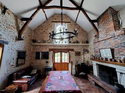 La Chauvelliere, un ecrin de verdure dans un cadre historique in Beaumont-la-Ronce