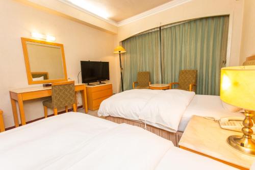 2 twin beds