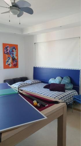 Private Room & Ensuite Bathroom In Stylish Shared Apartment - River View, Beach & Lisbon Accesss, Almada