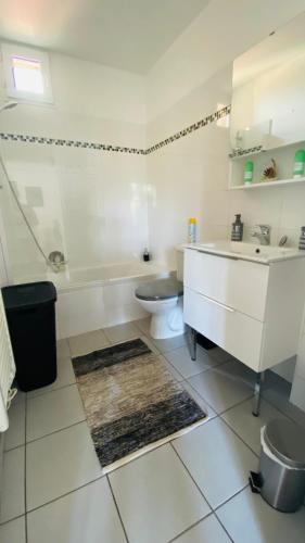 Душ, 15 mn de PARIS, perle rare avec vue - 2 chambres in Сан-Бріс-су-Форе