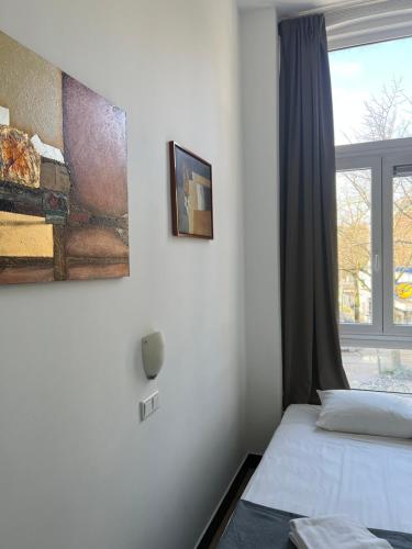 MAX Hotel Amsterdam - image 3