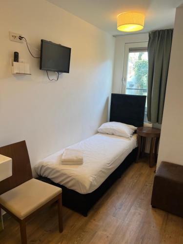 1 twin bed