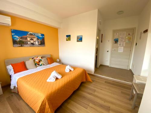 Double Room image 3