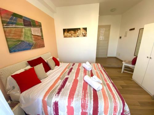 Double Room with Balcony image 4