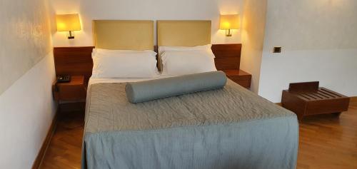 1 queen bed, 1 twin bed