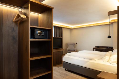 Deluxe Double or Twin Room with Balcony