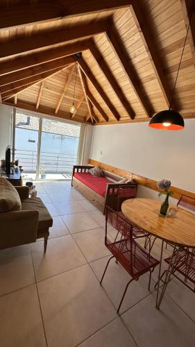 Hermoso departamento en el centro de SMA con balcón. 4/2