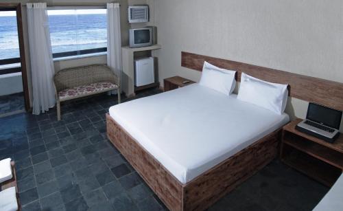 Oyo Hotel Arembepe Beach Hotel Set in a prime location of Camacari, Hotel Arembepe Beach puts everything the city has to offer just outside your doorstep. The hotel has everything you need for a comfortable stay. Service-minded sta