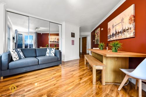 Charming River View 3 bedroom Apartment in the Heart of London