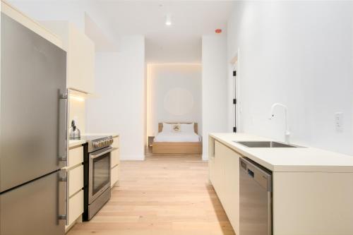 Loft with one queen-bed and bunkbeds - SF103 image 3