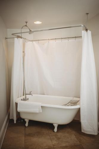 The Jefferson Inn in เซาเทิร์นไพน์ส (NC)