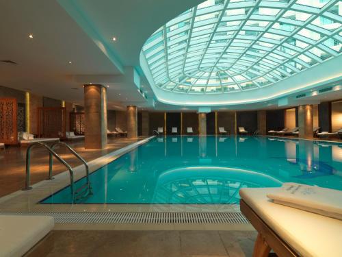 Úszómedence, Badamdar Hotel and Residences in Yasamal