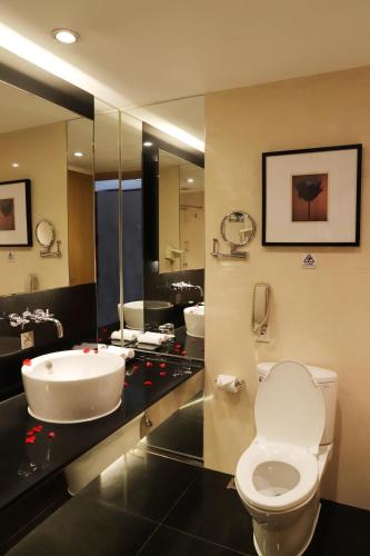 room detail thumbnail 2