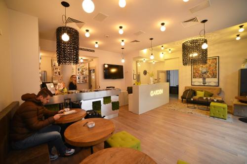 Garden Hotel - image 11