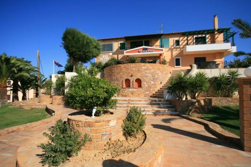 Sun Village Hotel Apartments - Hôtel - Megas Limnionas